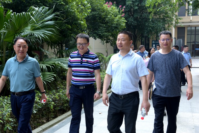 彭州市政府党组成员副市长公安局局长禁毒委常务副主任宋伟到成都石化